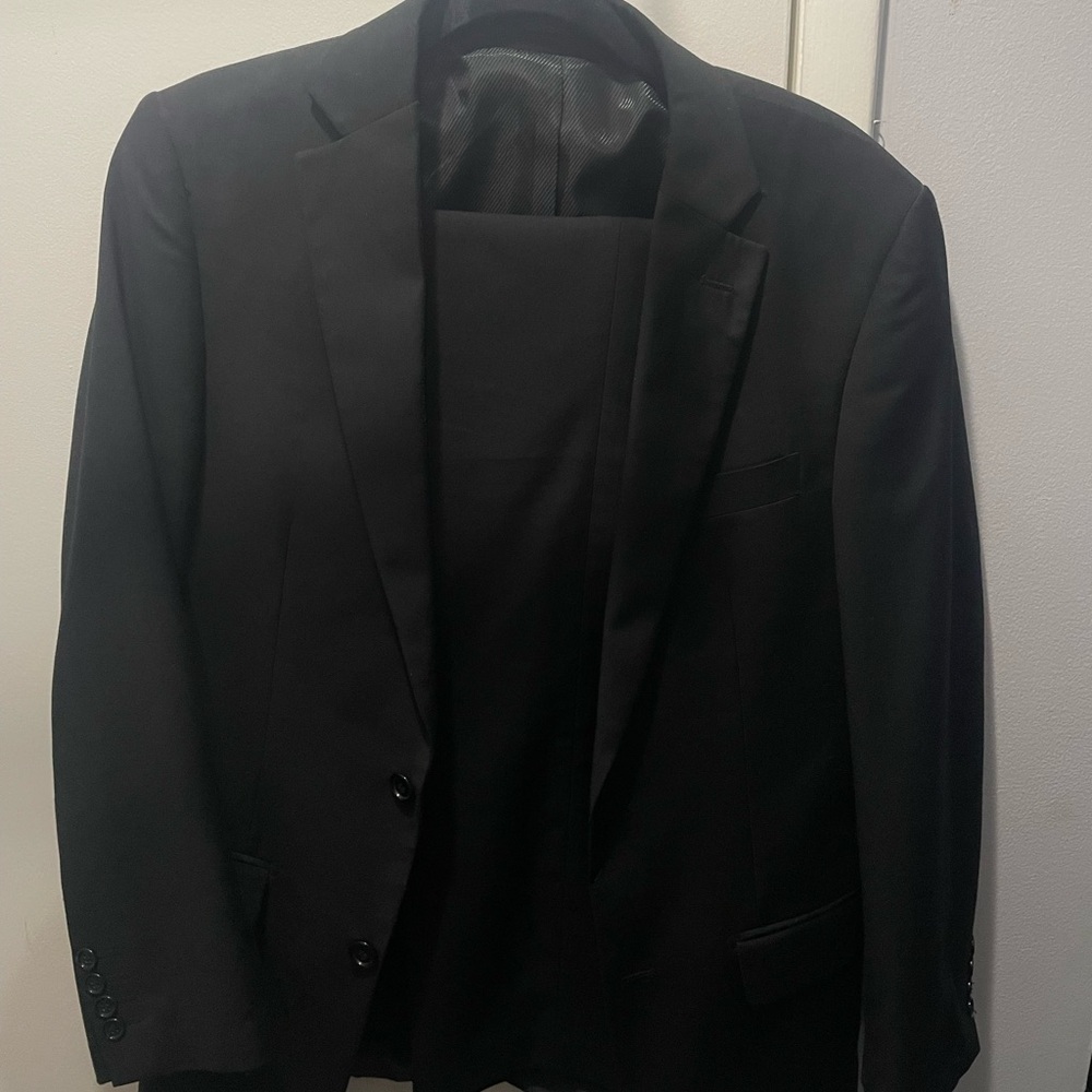 BLACK SUIT blazer size 36R and pants 33x30 Calvin Klein